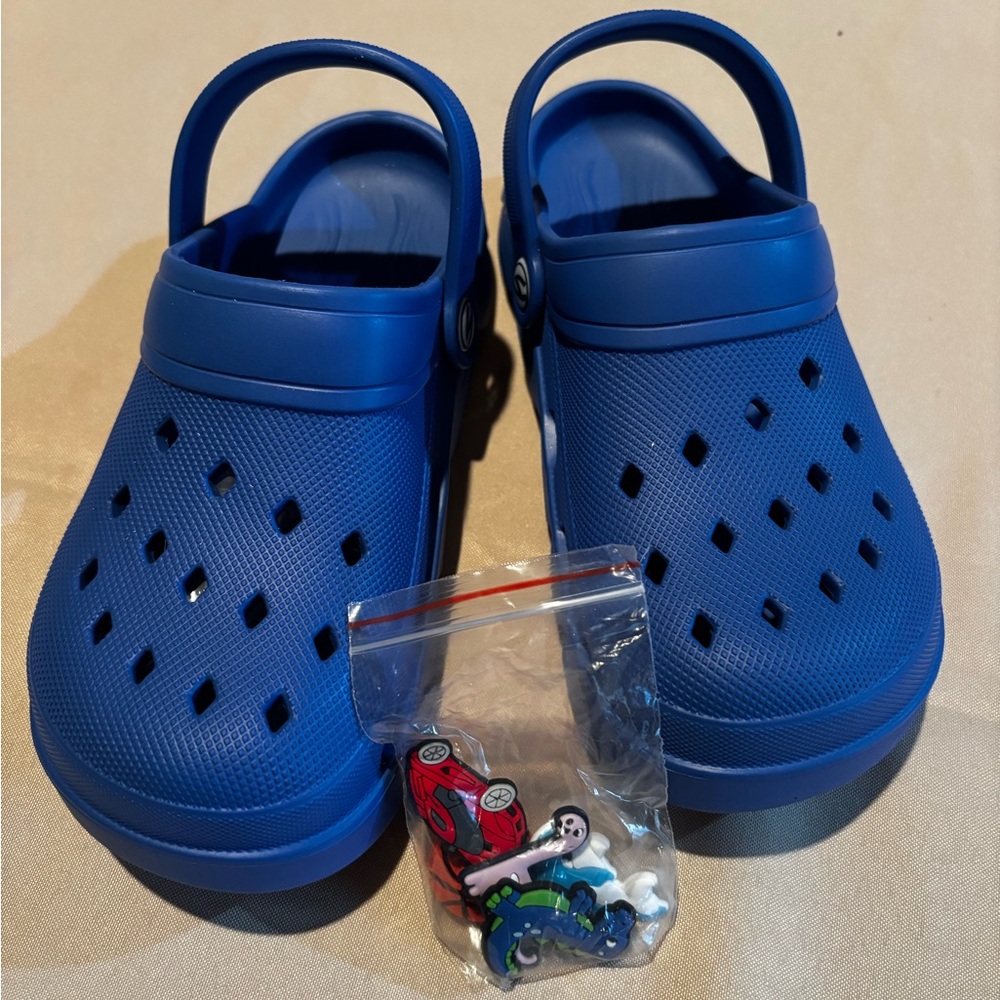 Big Kids Size 4 Lightweight Blue Clog Shoes NEW